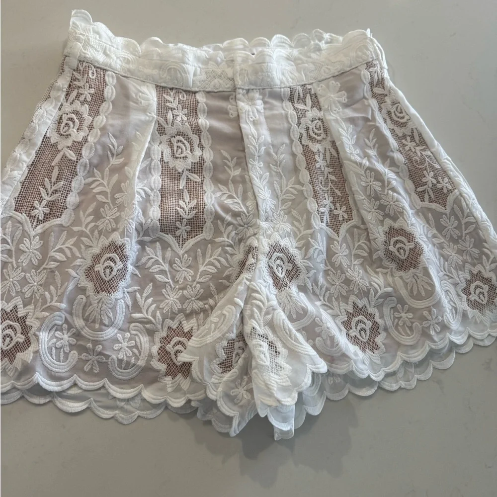 Elliatt White Lace High Waist Shorts - Picture 3 of 9